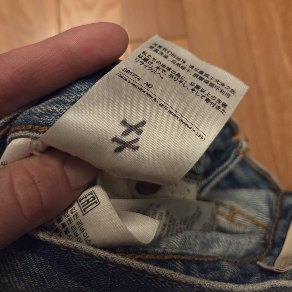 Levi's Wedgie Size 26 Button Up Blue Denim Jeans Distressed Knees - Picture 6 of 13